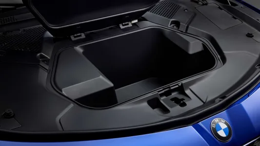 El BMW que fulmina el miedo a viajar en eléctrico: 900 km de autonomía y recargas en 10 minutos