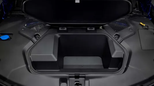 El BMW que fulmina el miedo a viajar en eléctrico: 900 km de autonomía y recargas en 10 minutos