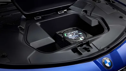 El BMW que fulmina el miedo a viajar en eléctrico: 900 km de autonomía y recargas en 10 minutos