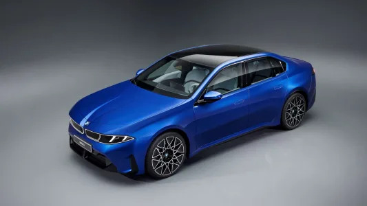 El BMW que fulmina el miedo a viajar en eléctrico: 900 km de autonomía y recargas en 10 minutos