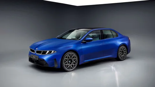 El BMW que fulmina el miedo a viajar en eléctrico: 900 km de autonomía y recargas en 10 minutos