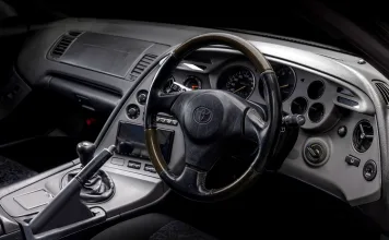 Toyota reedita la pieza que arruina el interior del Supra Mk4 (y muchos coches de los ’90) Toyota reedita la pieza que arruina el interior del Supra Mk4 (y muchos coches de los ’90)