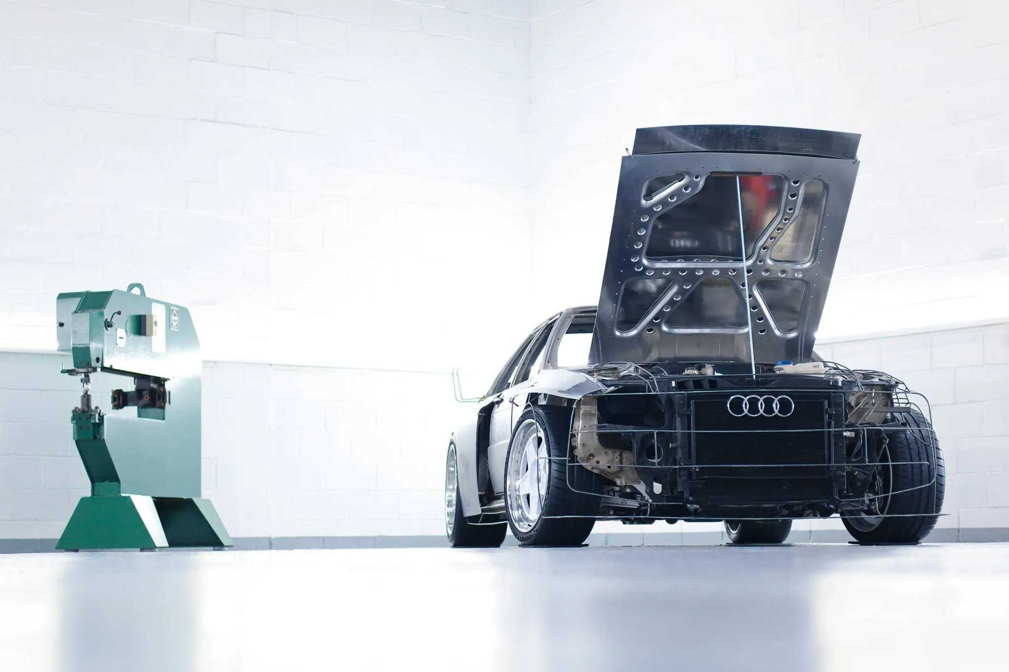 Este restomod del Audi Ur-Quattro nos demuestra que no todo vale… y te explicamos el por qué