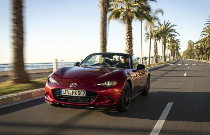 Ni híbrido ni pesado: el nuevo Mazda MX-5 bajará de los 1.000 kg
