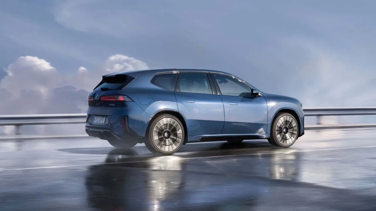 635 km de autonomía y 320 CV: el nuevo BMW iX3 40 es el «básico» que querrás