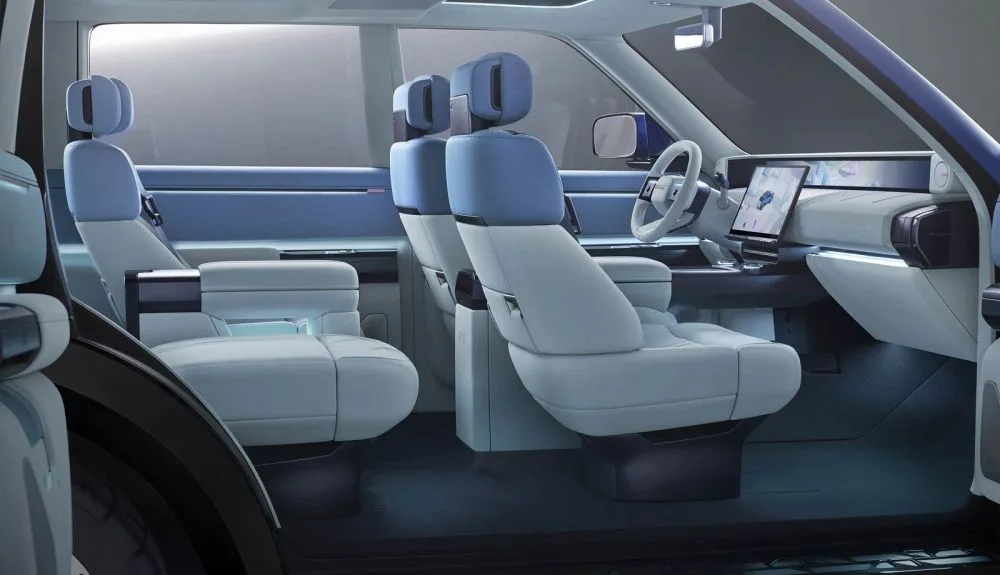 Ni Defender ni Evoque: el 4×4 definitivo que romperá el mercado es híbrido, tiene 6 plazas y resucita un mito de Land Rover