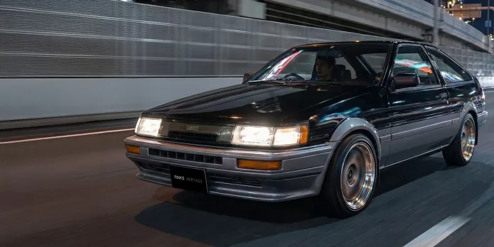Estrenar un Toyota Corolla Levin AE86 cuesta como un GR Supra 3.0 Turbo… ¿tú cuál comprarías?