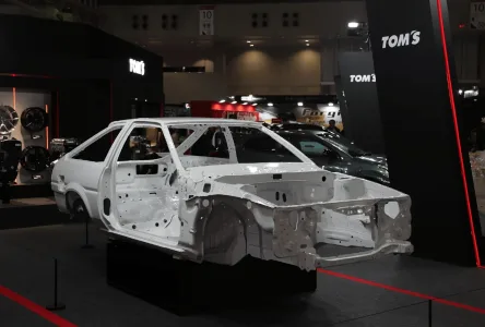 Estrenar un Toyota Corolla Levin AE86 cuesta como un GR Supra 3.0 Turbo… ¿tú cuál comprarías?