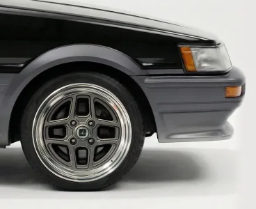 Estrenar un Toyota Corolla Levin AE86 cuesta como un GR Supra 3.0 Turbo… ¿tú cuál comprarías?