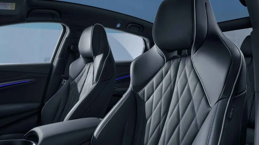 El gran rival de Tesla Model 3 se pone al día con más espacio, tecnología y cuesta menos de 35.000 euros