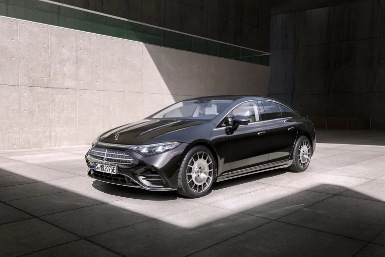 Mercedes EQS: casi 1000 km de autonomía y recargas de infarto a 800V y su nueva batería de grafito