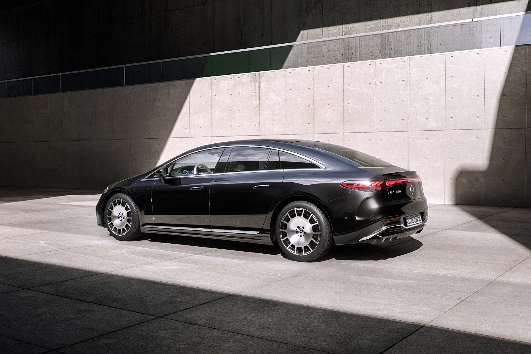 Mercedes EQS: casi 1000 km de autonomía y recargas de infarto a 800V y su nueva batería de grafito