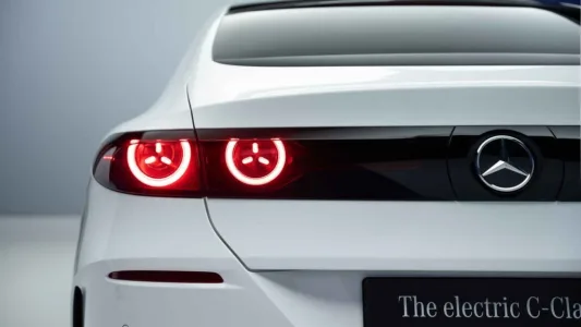 El BMW i3 tiene un gran problema, se llama Mercedes Clase C, recupera 325 km en 10 minutos y tiene 762 km de autonomía