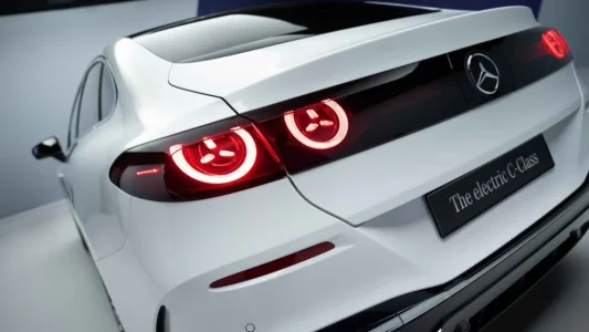 El BMW i3 tiene un gran problema, se llama Mercedes Clase C, recupera 325 km en 10 minutos y tiene 762 km de autonomía