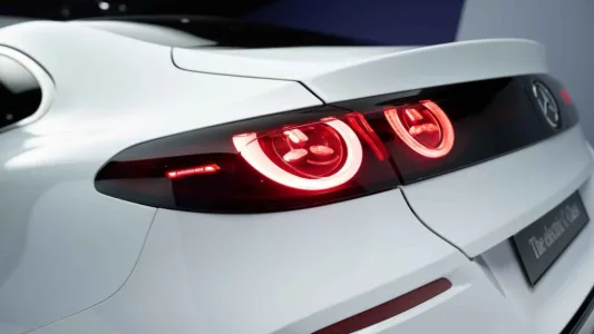 El BMW i3 tiene un gran problema, se llama Mercedes Clase C, recupera 325 km en 10 minutos y tiene 762 km de autonomía