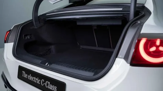 El BMW i3 tiene un gran problema, se llama Mercedes Clase C, recupera 325 km en 10 minutos y tiene 762 km de autonomía