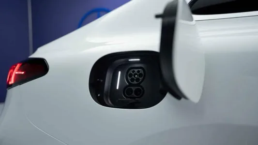 El BMW i3 tiene un gran problema, se llama Mercedes Clase C, recupera 325 km en 10 minutos y tiene 762 km de autonomía