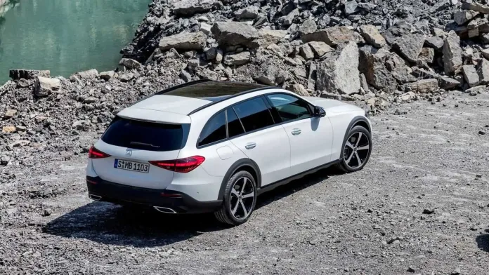 Mercedes-Benz da la voz de alarma: la continuidad de los coches familiares está en serio peligro