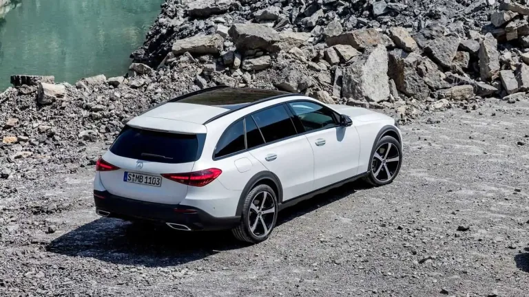 Mercedes-Benz da la voz de alarma: la continuidad de los coches familiares está en serio peligro