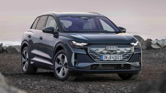 Audi actualiza el Q4 e-tron con casi 600 km de autonomía: arreglan el fallo que todos odiaban, pero cometen uno peor