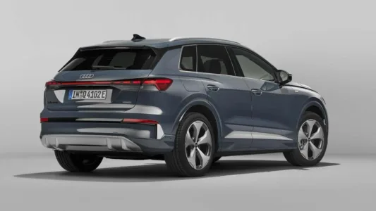 Audi actualiza el Q4 e-tron con casi 600 km de autonomía: arreglan el fallo que todos odiaban, pero cometen uno peor