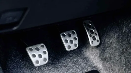 Piden más de 50.000 euros por este Toyota Yaris, pero cuando veas su freno de mano vertical y sus 280 CV lo entenderás todo