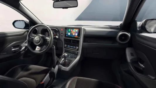 Piden más de 50.000 euros por este Toyota Yaris, pero cuando veas su freno de mano vertical y sus 280 CV lo entenderás todo