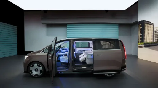 713 km, hasta 8 plazas y hecho en España: el nuevo Mercedes VLE es el eléctrico familiar que quiere cambiarlo todo