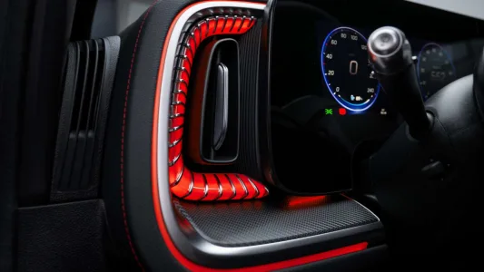 713 km, hasta 8 plazas y hecho en España: el nuevo Mercedes VLE es el eléctrico familiar que quiere cambiarlo todo