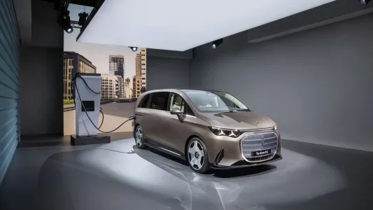 713 km, hasta 8 plazas y hecho en España: el nuevo Mercedes VLE es el eléctrico familiar que quiere cambiarlo todo