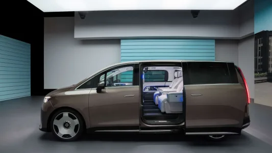 713 km, hasta 8 plazas y hecho en España: el nuevo Mercedes VLE es el eléctrico familiar que quiere cambiarlo todo