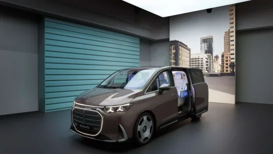 713 km, hasta 8 plazas y hecho en España: el nuevo Mercedes VLE es el eléctrico familiar que quiere cambiarlo todo