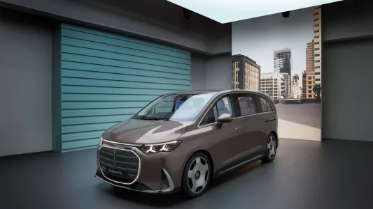 713 km, hasta 8 plazas y hecho en España: el nuevo Mercedes VLE es el eléctrico familiar que quiere cambiarlo todo