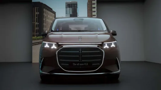 713 km, hasta 8 plazas y hecho en España: el nuevo Mercedes VLE es el eléctrico familiar que quiere cambiarlo todo
