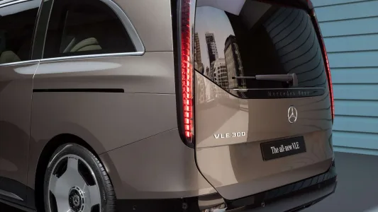 713 km, hasta 8 plazas y hecho en España: el nuevo Mercedes VLE es el eléctrico familiar que quiere cambiarlo todo