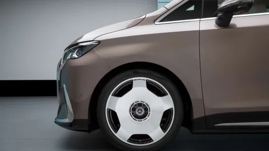 713 km, hasta 8 plazas y hecho en España: el nuevo Mercedes VLE es el eléctrico familiar que quiere cambiarlo todo