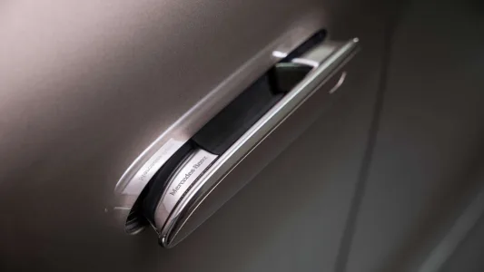 713 km, hasta 8 plazas y hecho en España: el nuevo Mercedes VLE es el eléctrico familiar que quiere cambiarlo todo