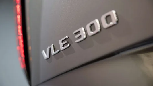 713 km, hasta 8 plazas y hecho en España: el nuevo Mercedes VLE es el eléctrico familiar que quiere cambiarlo todo