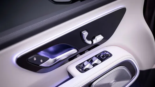 713 km, hasta 8 plazas y hecho en España: el nuevo Mercedes VLE es el eléctrico familiar que quiere cambiarlo todo