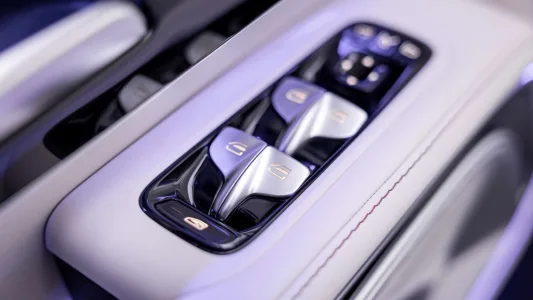 713 km, hasta 8 plazas y hecho en España: el nuevo Mercedes VLE es el eléctrico familiar que quiere cambiarlo todo