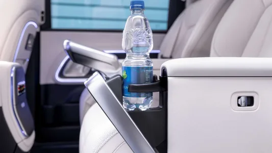 713 km, hasta 8 plazas y hecho en España: el nuevo Mercedes VLE es el eléctrico familiar que quiere cambiarlo todo