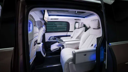 713 km, hasta 8 plazas y hecho en España: el nuevo Mercedes VLE es el eléctrico familiar que quiere cambiarlo todo