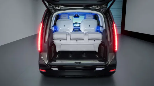 713 km, hasta 8 plazas y hecho en España: el nuevo Mercedes VLE es el eléctrico familiar que quiere cambiarlo todo