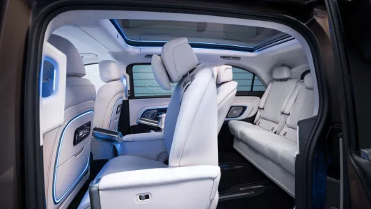 713 km, hasta 8 plazas y hecho en España: el nuevo Mercedes VLE es el eléctrico familiar que quiere cambiarlo todo