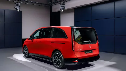 713 km, hasta 8 plazas y hecho en España: el nuevo Mercedes VLE es el eléctrico familiar que quiere cambiarlo todo