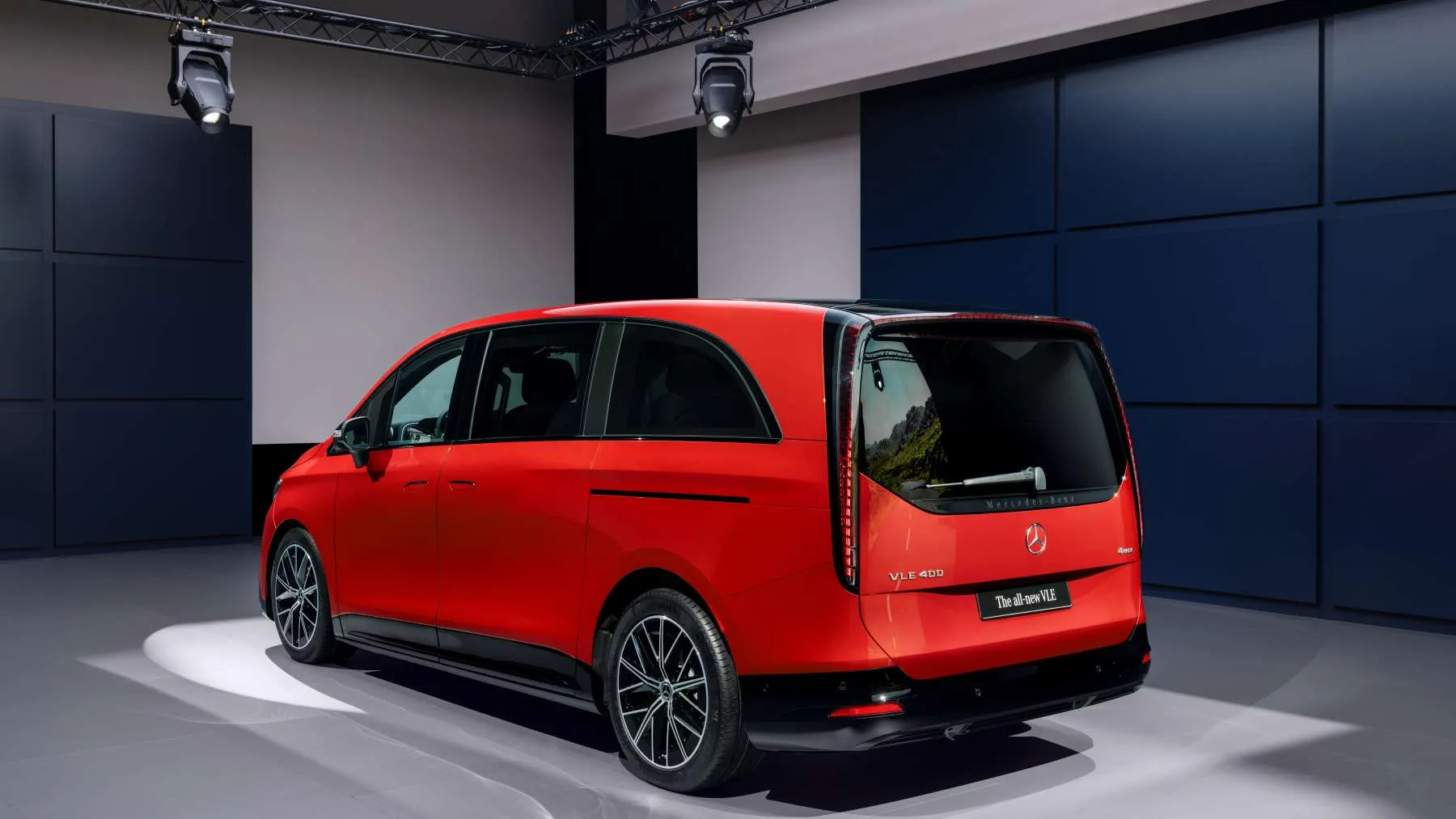 713 km, hasta 8 plazas y hecho en España: el nuevo Mercedes VLE es el eléctrico familiar que quiere cambiarlo todo