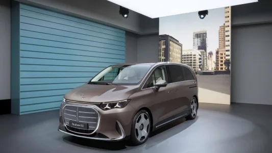 713 km, hasta 8 plazas y hecho en España: el nuevo Mercedes VLE es el eléctrico familiar que quiere cambiarlo todo