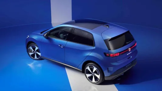 Adiós al Volkswagen Polo que conocías: ahora es 100% eléctrico, tiene 455 km de autonomía y cuesta 25.990 euros (con ayudas)