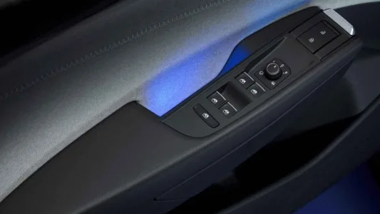 Adiós al Volkswagen Polo que conocías: ahora es 100% eléctrico, tiene 455 km de autonomía y cuesta 25.990 euros (con ayudas)