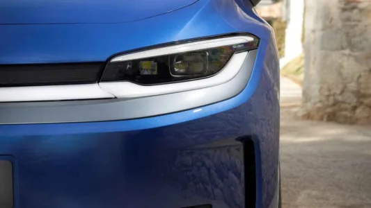 Adiós al Volkswagen Polo que conocías: ahora es 100% eléctrico, tiene 455 km de autonomía y cuesta 25.990 euros (con ayudas)